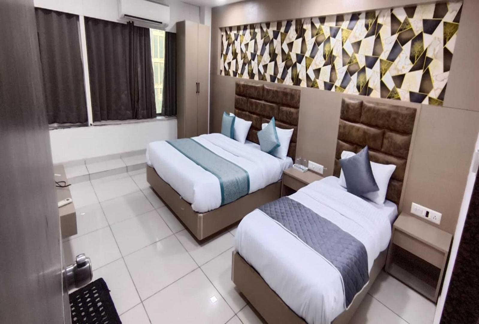 Hotel Nest View Ахмедабад Экстерьер фото